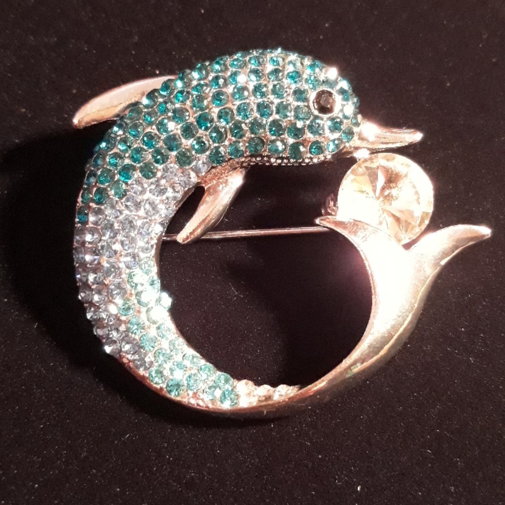 DebbBees #186 Blue Dolphin Pin